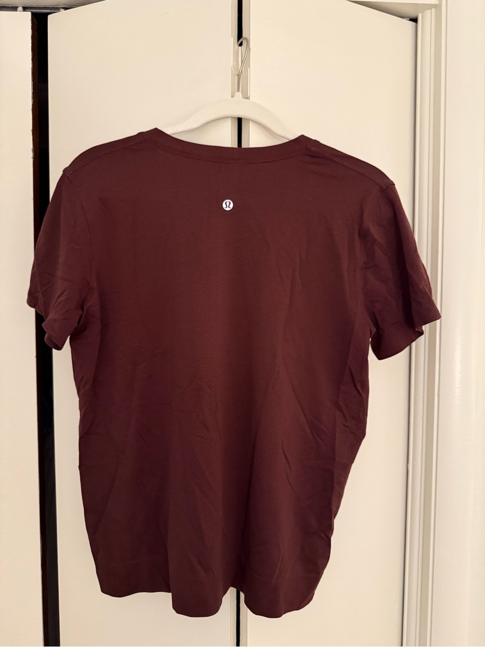 Lululemon Relaxed Swiftly Tech in Burgundy - Picture 2 of 2